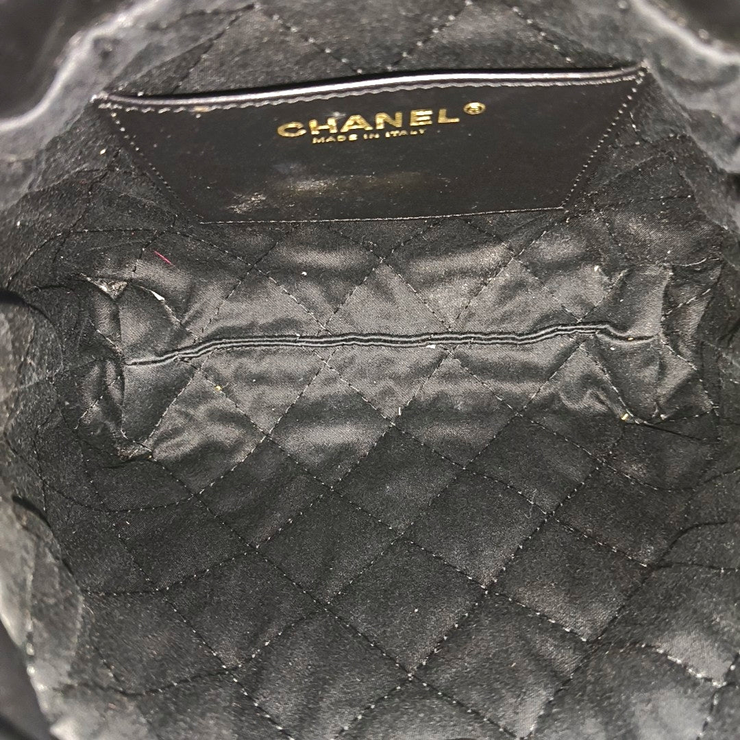 CHANEL 22 Mini Quilted Calfskin Black