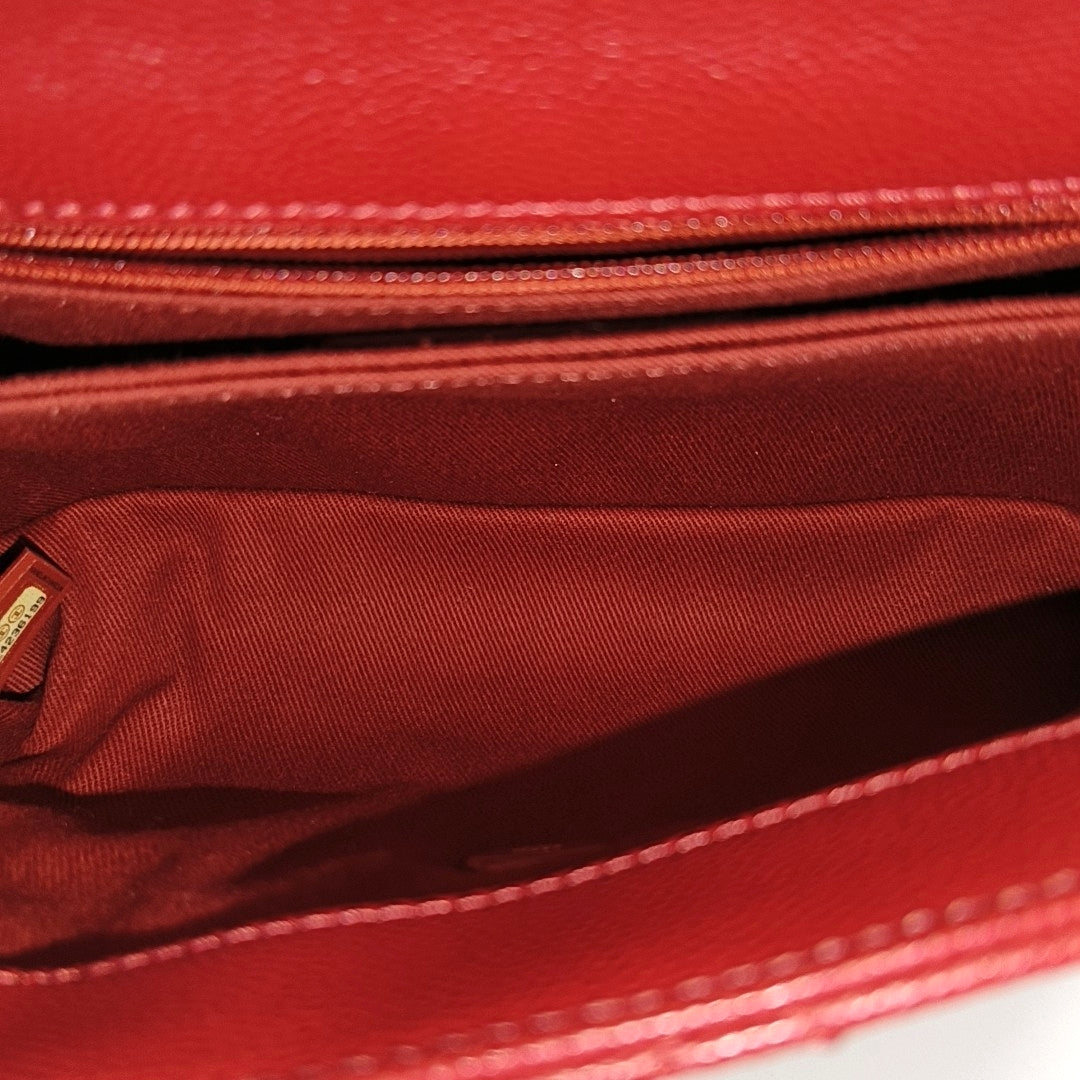 Authenticated pre-owned  COCO HANDLE Small Quilted Grained Calfskin Red - Shoulder Bag at Looply