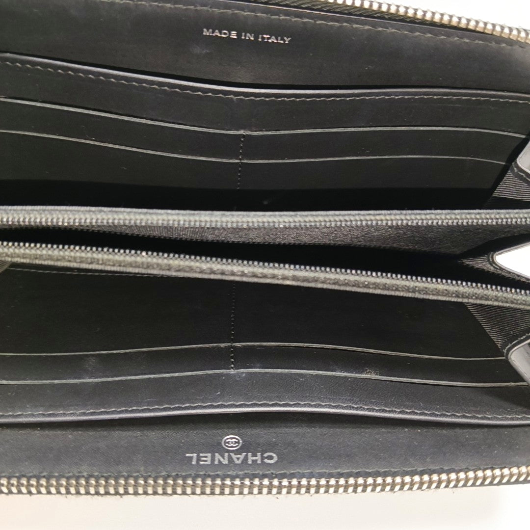 ZIPPY Quilted Patent Calfskin Black Wallet
