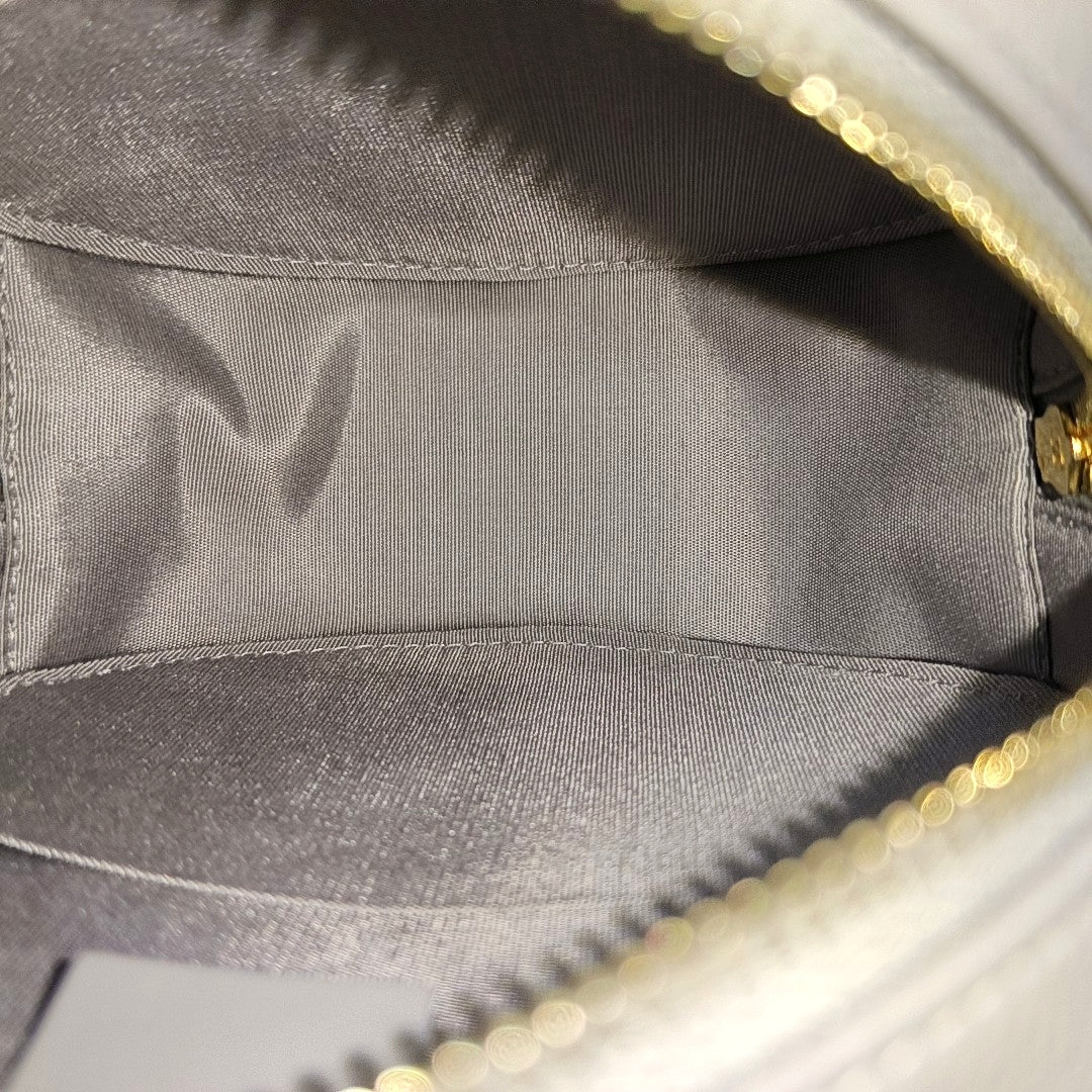 ROUND Quilted Grained Calfskin Gray