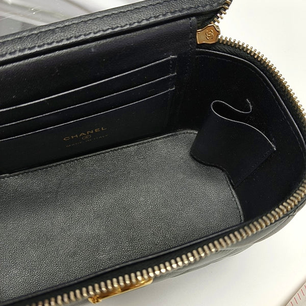 VANITY CASE Small Quilted Lambskin Black