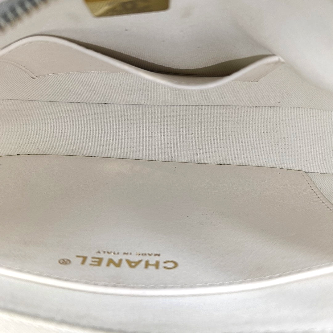 Chanel 19 Pequeño Piel de Becerro Acolchada Blanca