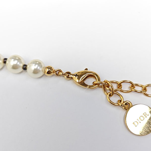 30 Montaigne Metal White Necklace