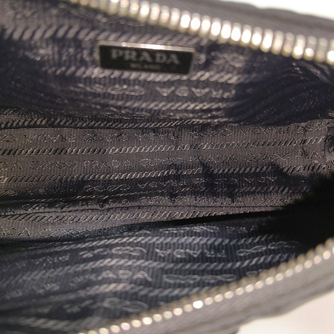 Authenticated pre-owned  Re-Edition2005 Nylon Black - Shoulder Bag at Looply