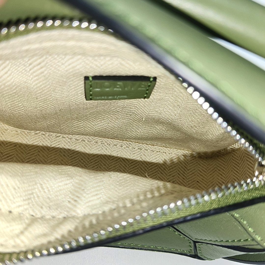 Authenticated pre-owned  Puzzle Calfskin Green - Shoulder Bag at Looply