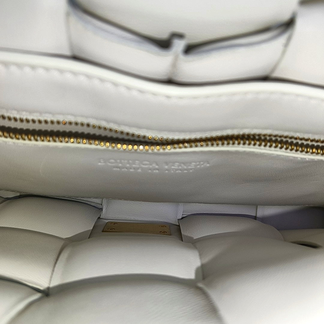 Cassette Medium Lambskin White