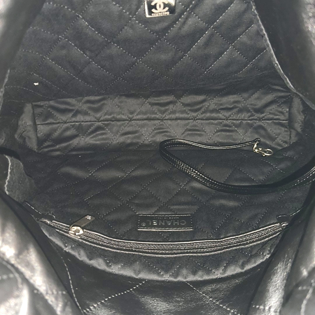 CHANEL 22 Small Quilted Calfskin Black