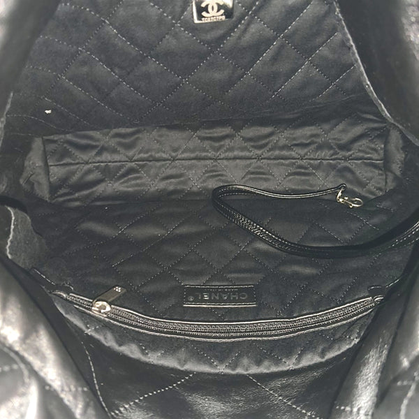 CHANEL 22 Small Quilted Calfskin Black
