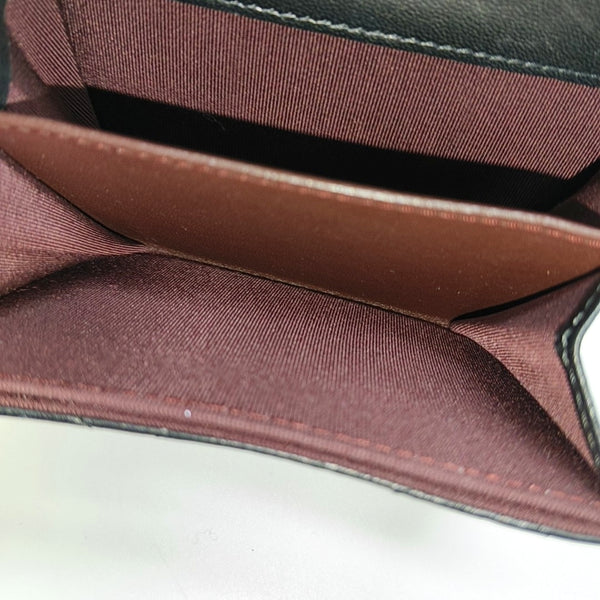 Authenticated pre-owned  CLASSIC FLAP Quilted Lambskin Black - Crossbody Bag at Looply