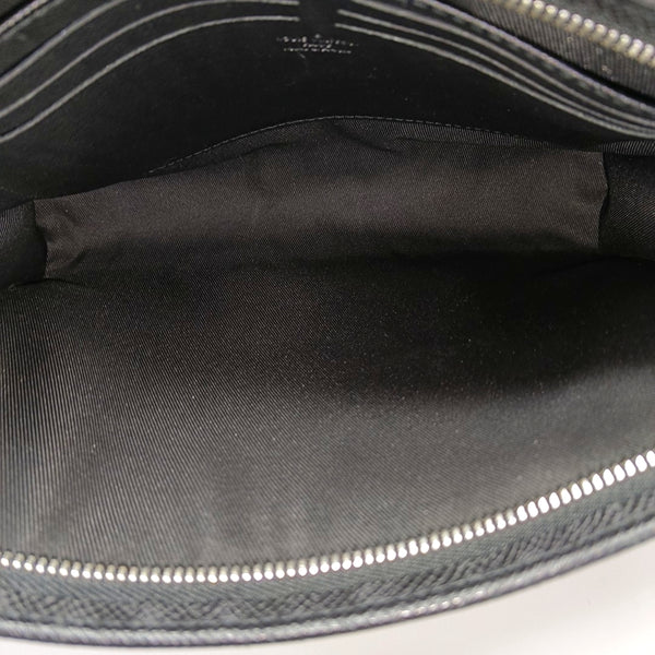 Pochette Voyag MM Calfskin Black