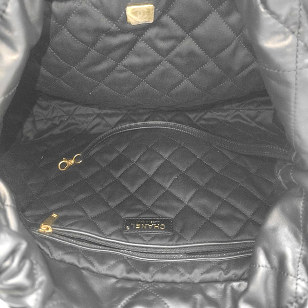 CHANEL 22 Medium Quilted Calfskin Black