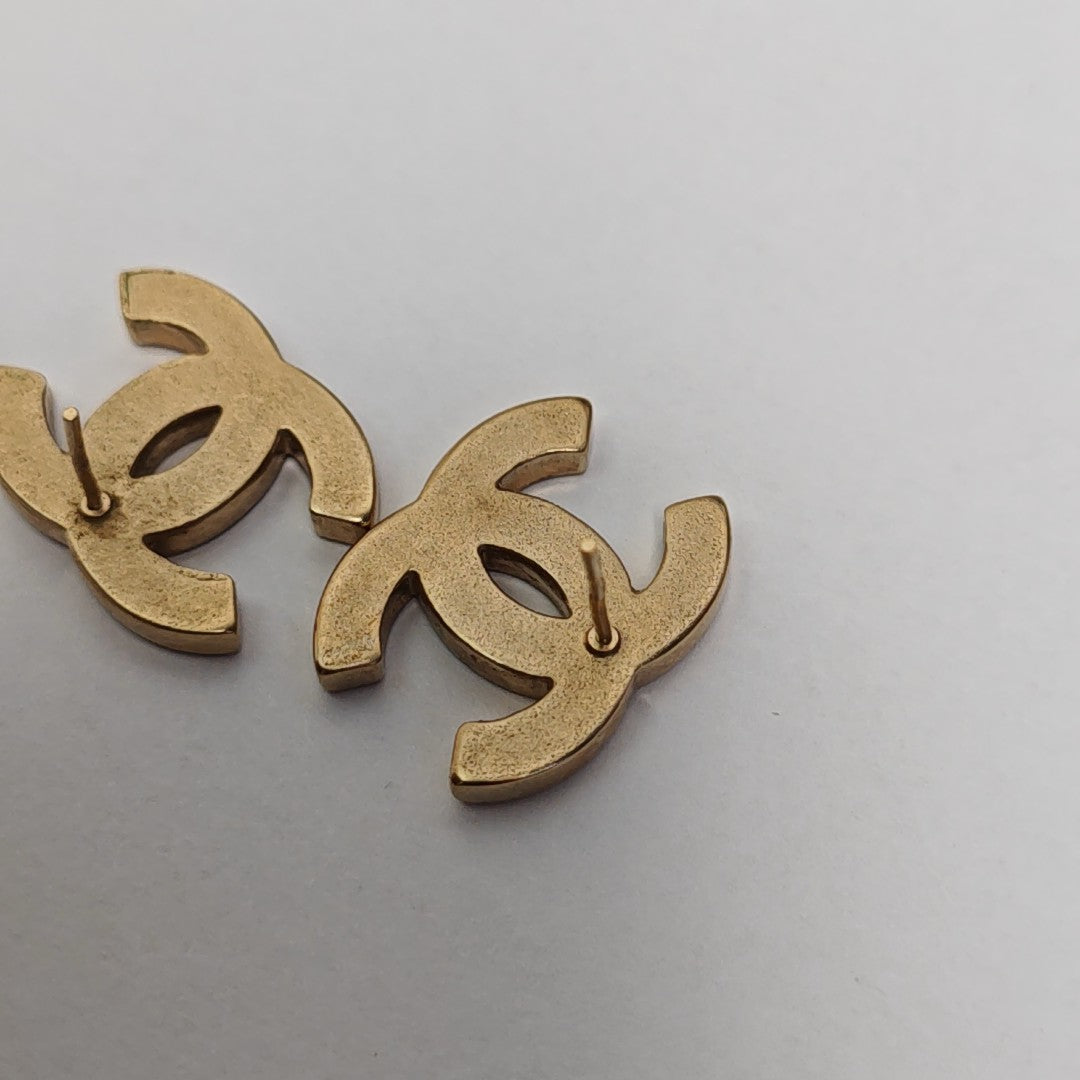 CC Logo Metal Pink Stud Earrings