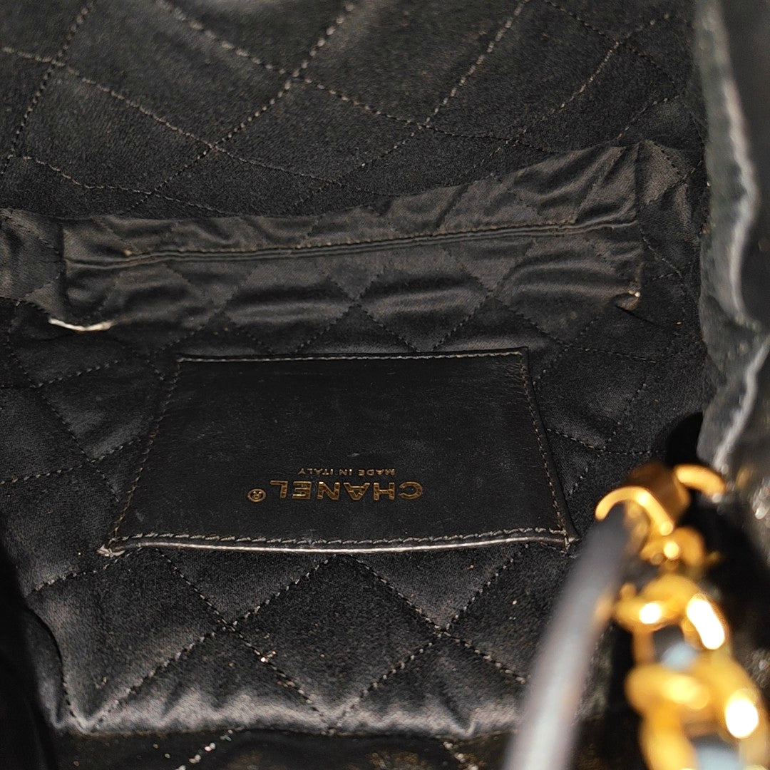 CHANEL 22 Mini Quilted Calfskin Black