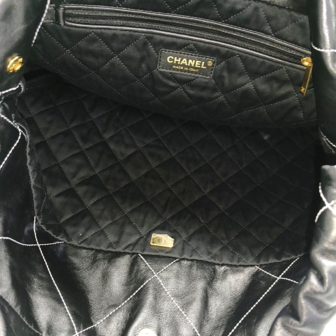 CHANEL 22 Small Quilted Calfskin Black