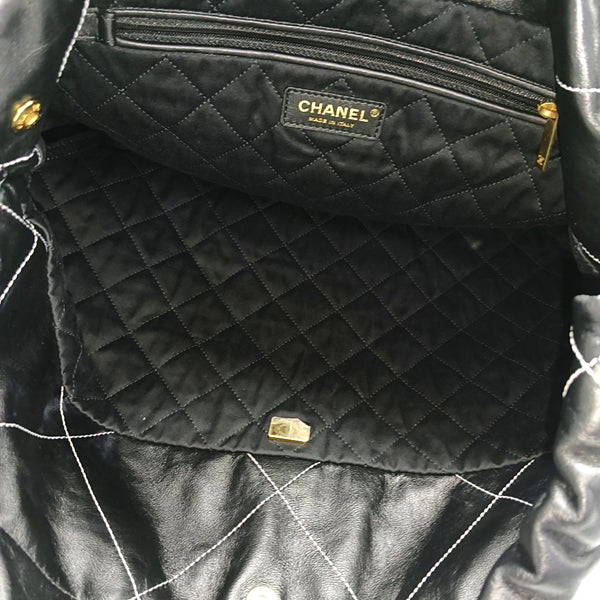 CHANEL 22 Small Quilted Calfskin Black