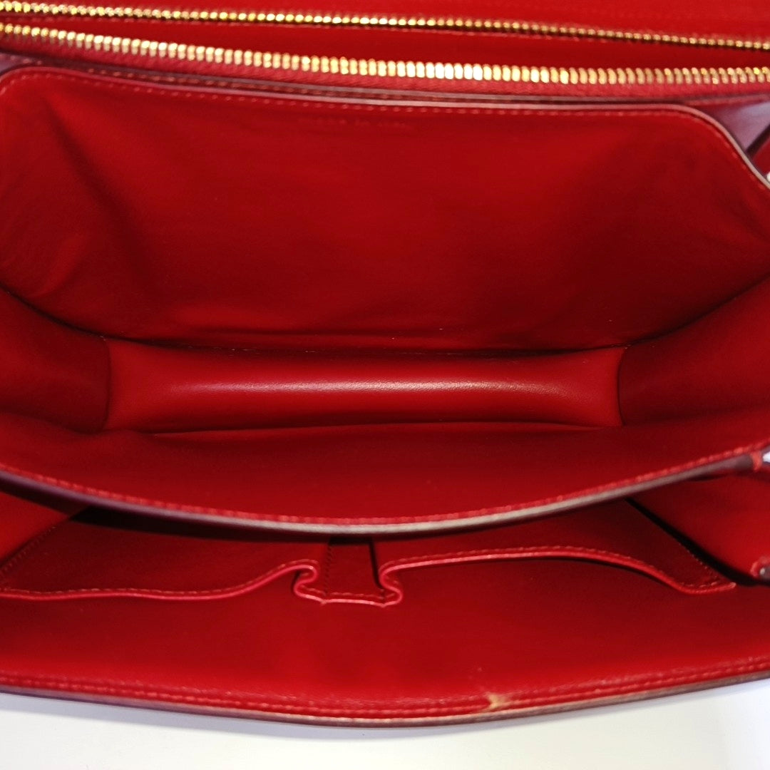Authenticated pre-owned  CLASSIC BOX Medium Calfskin Red - Shoulder Bag at Looply