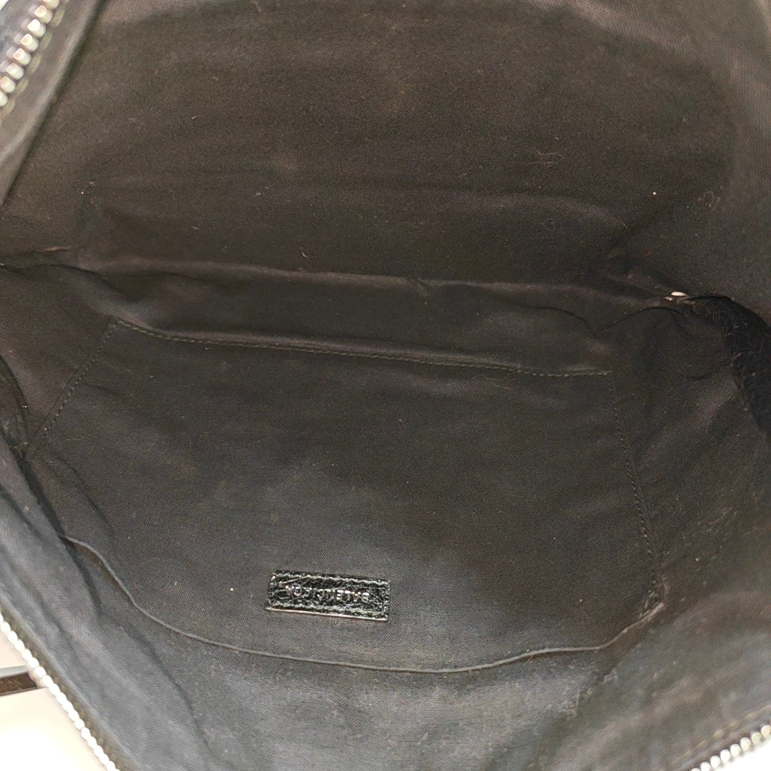 Authenticated pre-owned  Classic City Lambskin Black - Clutch at Looply