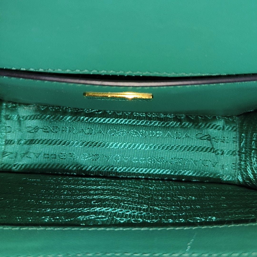 Emblème Calfskin Green