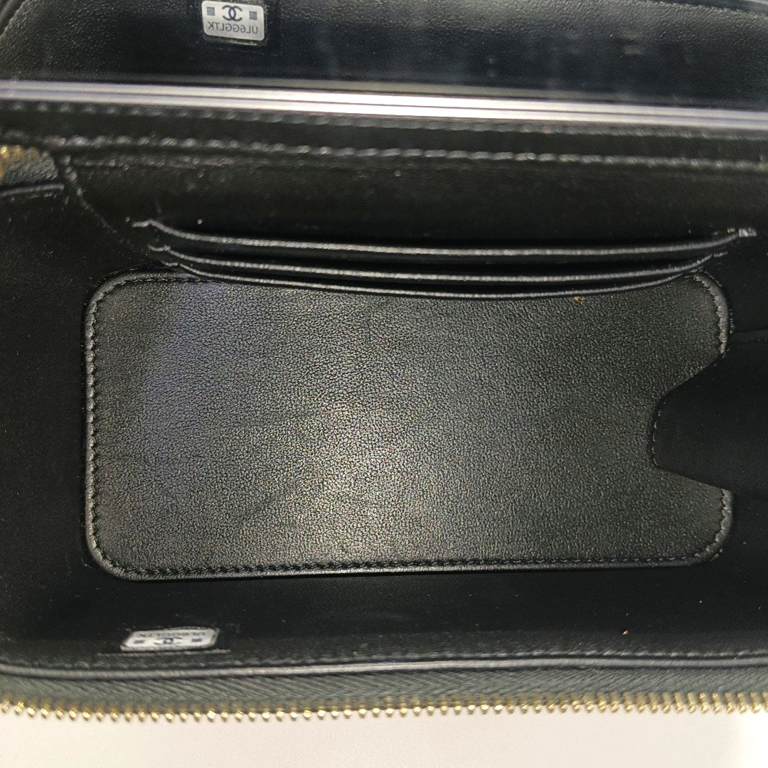 VANITY CASE Small Quilted Calfskin Black