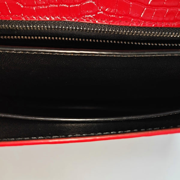 Authenticated pre-owned  CASSANDRA Calfskin Red - Shoulder Bag at Looply