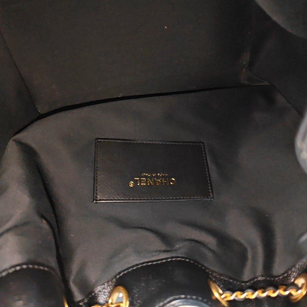 CHANEL 25 Medium Quilted Grained Calfskin Black