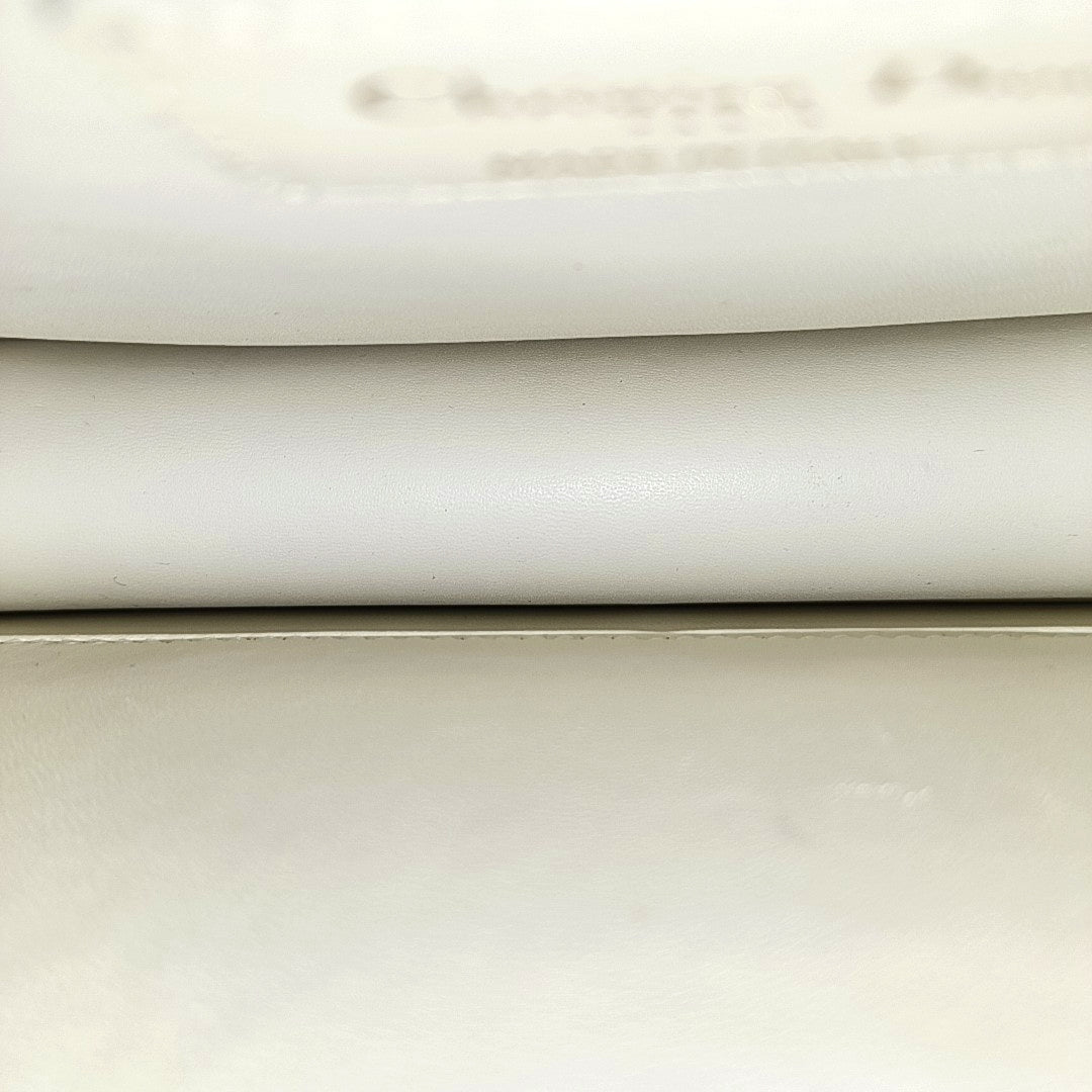 30 Montaigne Calfskin White