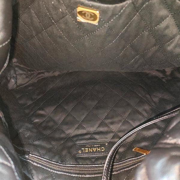 CHANEL 22 Small Quilted Calfskin Black
