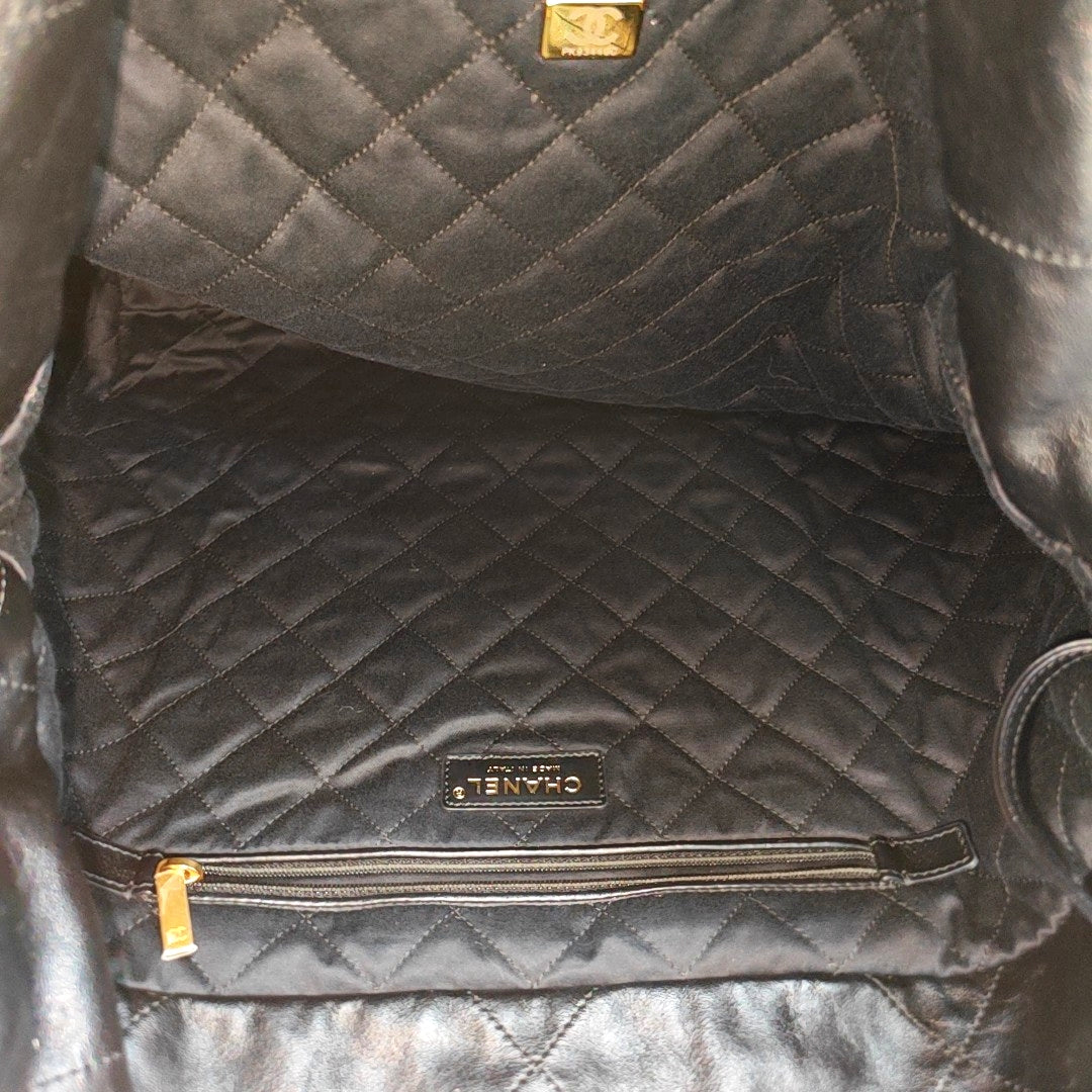 CHANEL 22 Large Quilted Calfskin Black