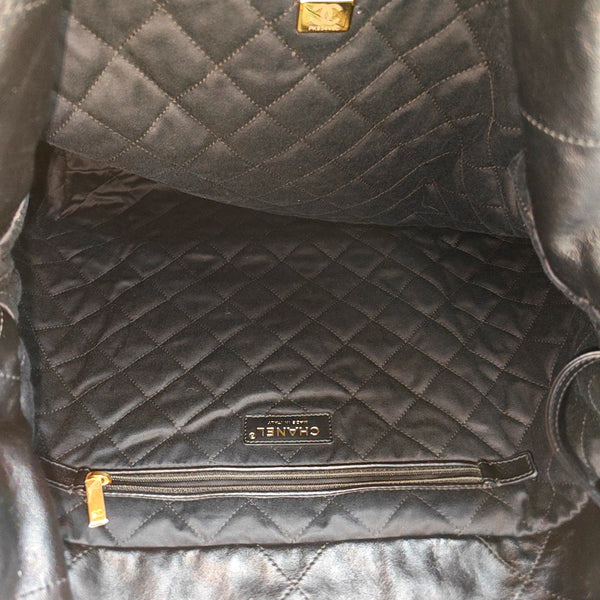 CHANEL 22 Large Quilted Calfskin Black