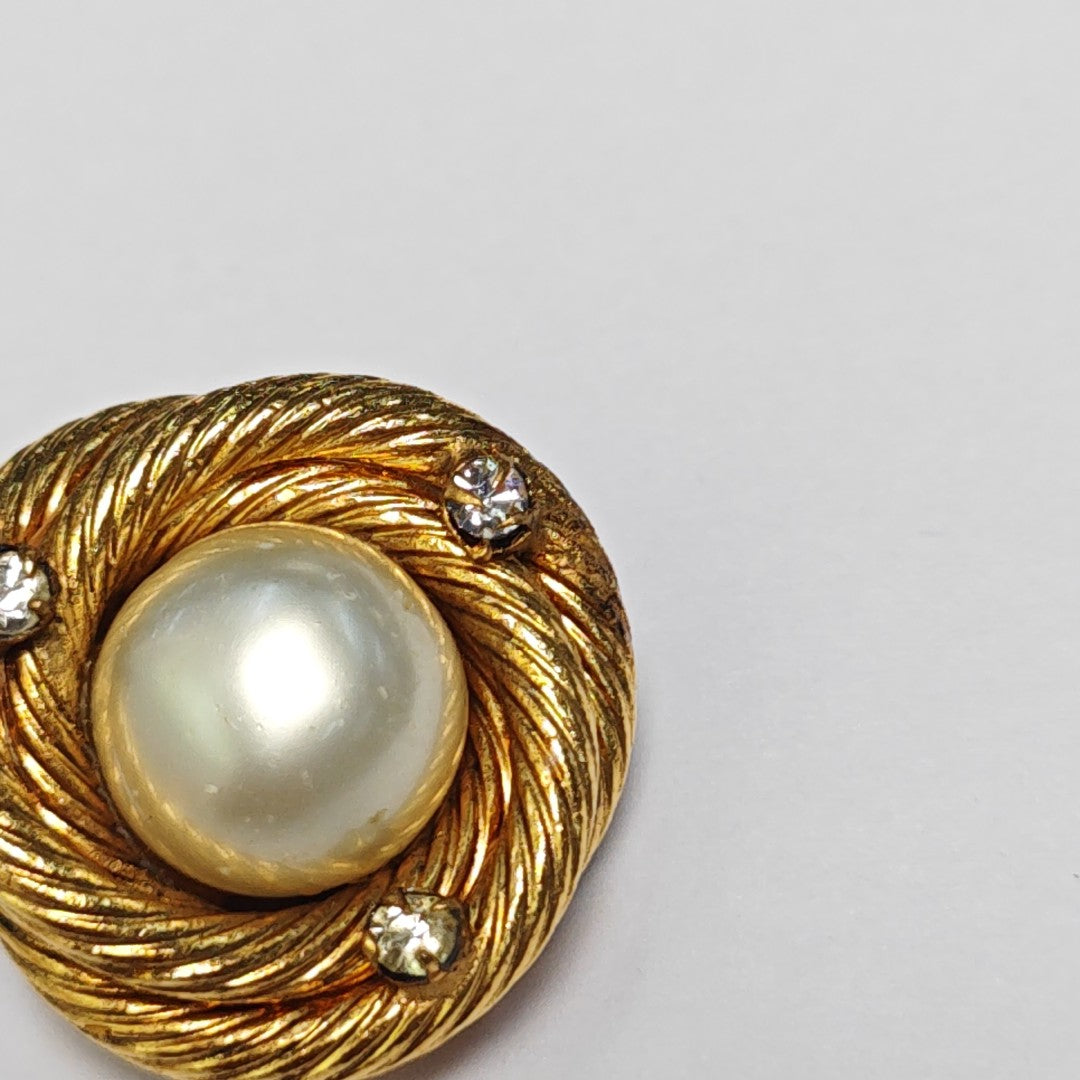 Vintage Metal Gold Clip On Earrings