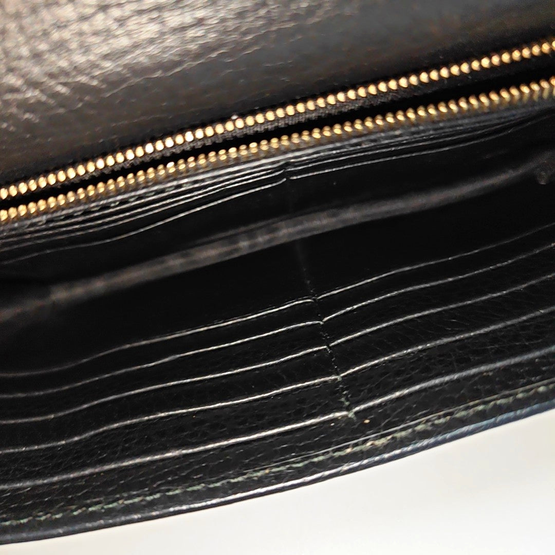Authenticated pre-owned  Interlocking G Calfskin Black - Crossbody Bag at Looply