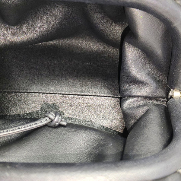 The Pouch Mini Piel de Becerro Negra