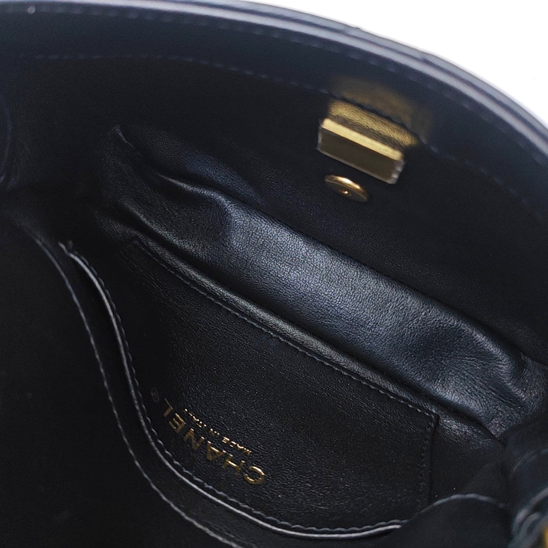 CLASSIC FLAP Small Quilted Lambskin Black