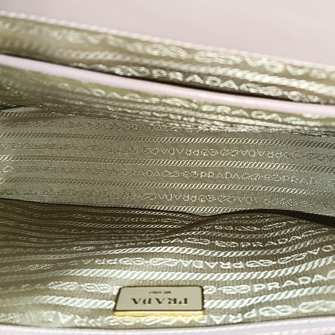 Authenticated pre-owned  Galleria Saffiano Calfskin Pink - Tote Bag at Looply