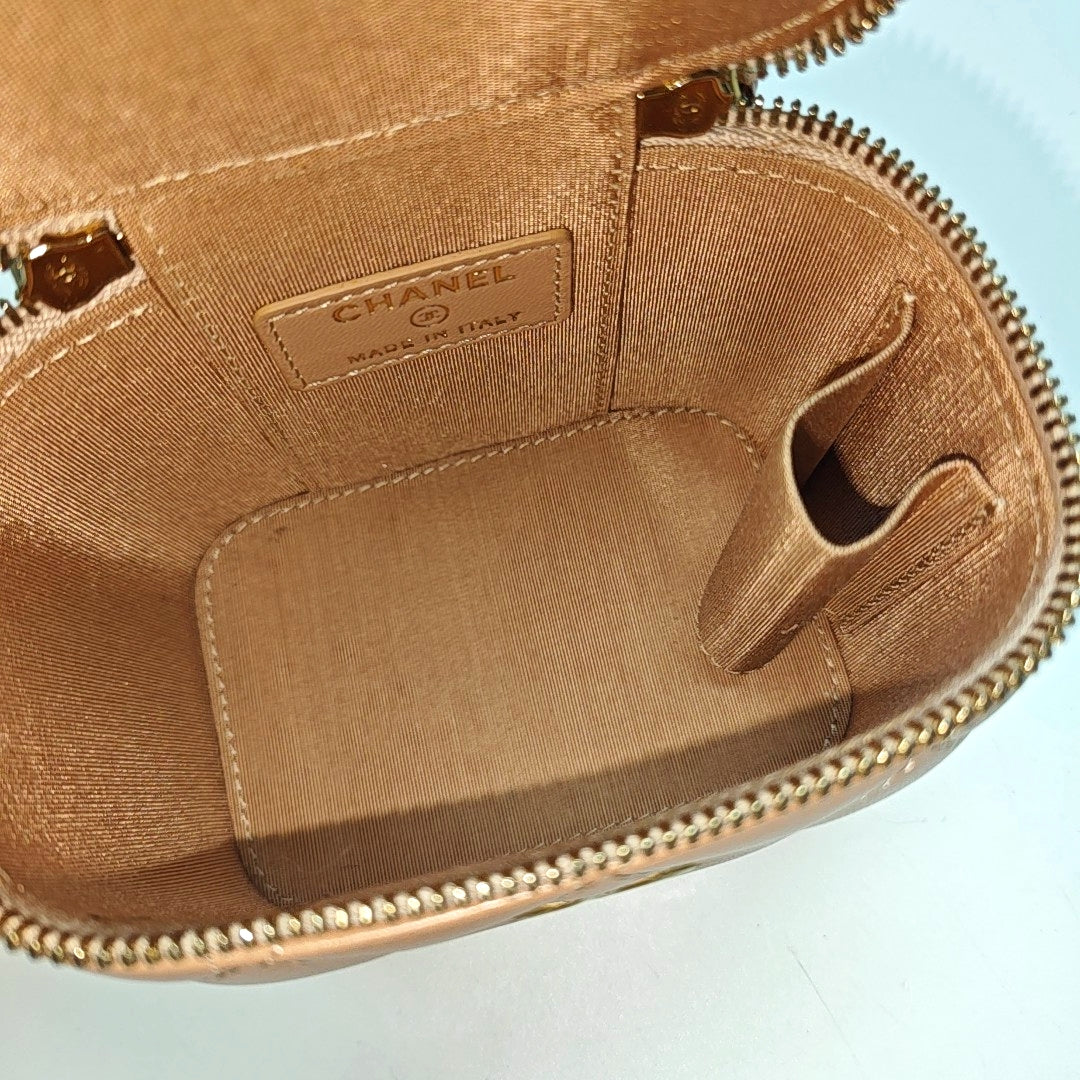 VANITY CASE Mini Quilted Lambskin Beige