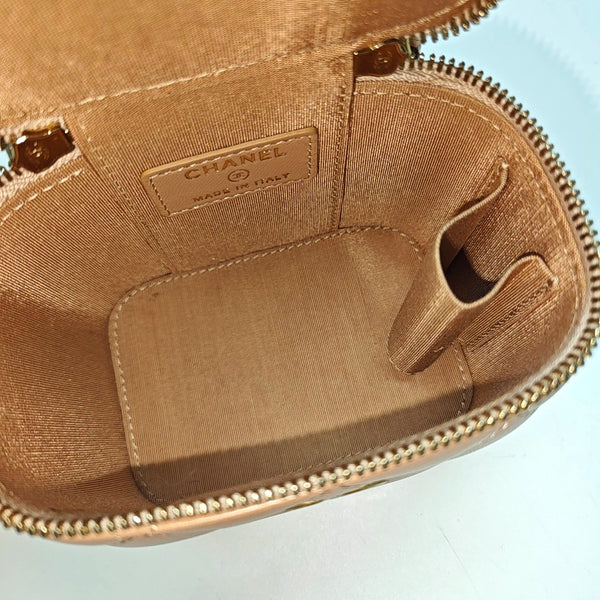 VANITY CASE Mini Quilted Lambskin Beige