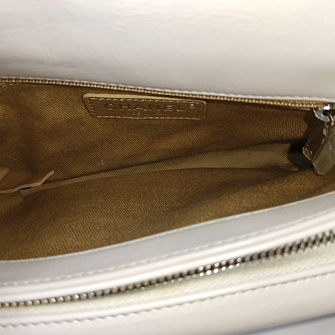CLASSIC FLAP Mini Quilted Calfskin White