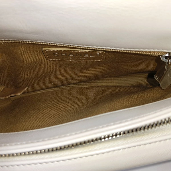 CLASSIC FLAP Mini Quilted Calfskin White