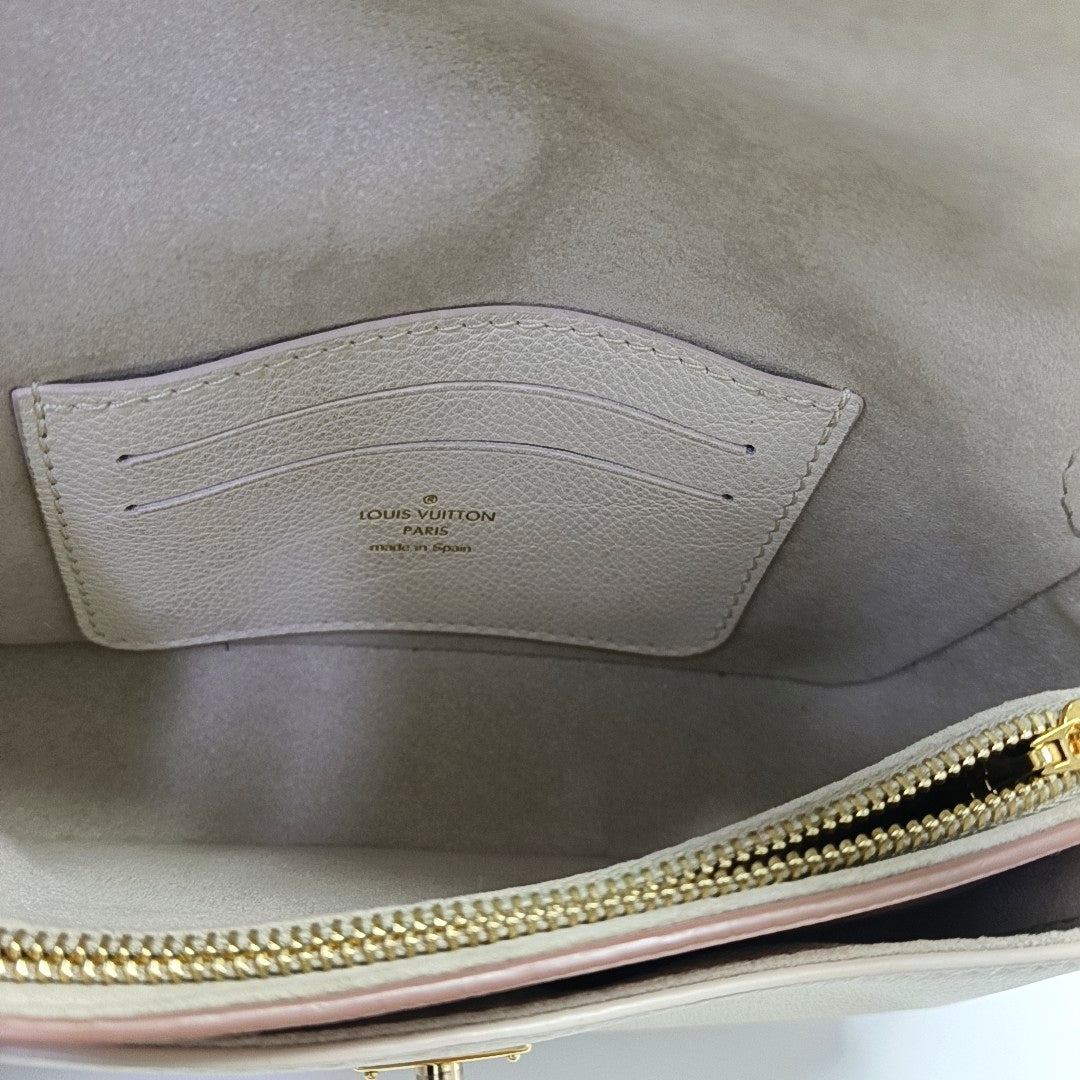 Authenticated pre-owned  LOCKME TENDER Calfskin Pink - Shoulder Bag at Looply