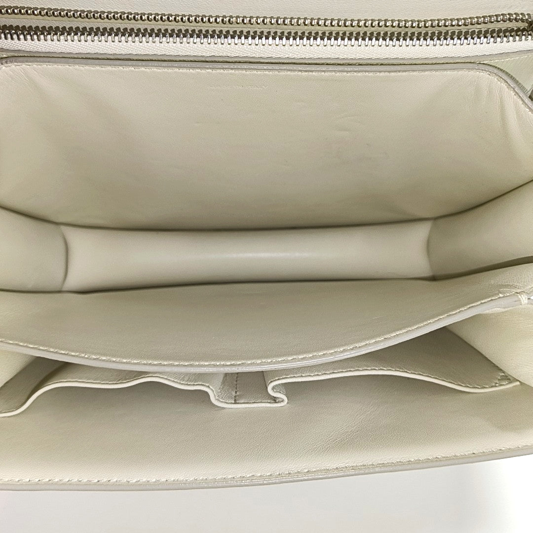 Authenticated pre-owned  CLASSIC BOX Medium Calfskin White - Crossbody Bag at Looply