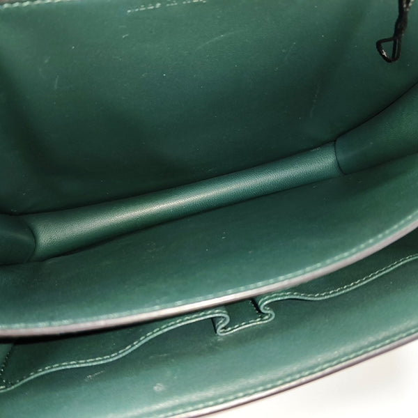 Authenticated pre-owned  CLASSIC BOX Medium Calfskin Green - Shoulder Bag at Looply