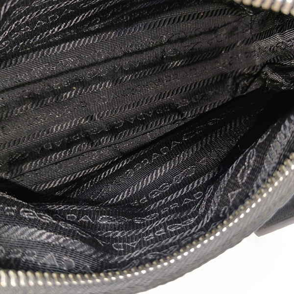 Authenticated pre-owned  Re-Edition2005 Nylon Black - Crossbody Bag at Looply