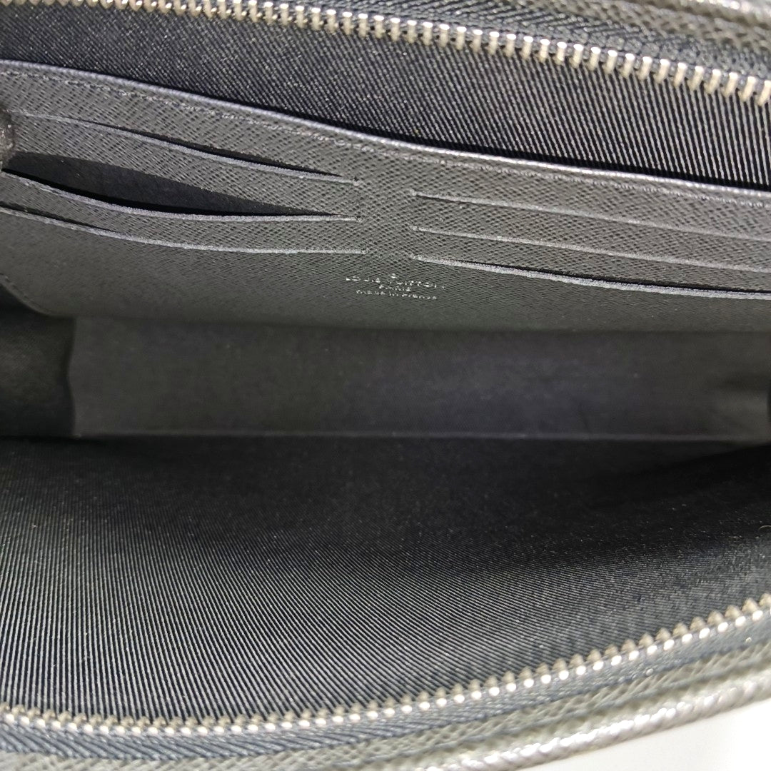 Pochette Voyag MM Calfskin Black