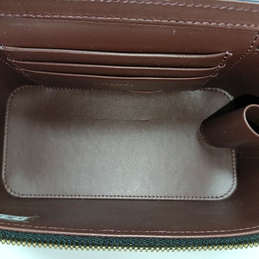 VANITY CASE Small Quilted Grained Calfskin Black