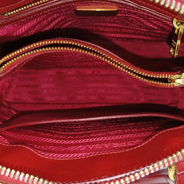 Paseo de ternera saffiano pequeña roja