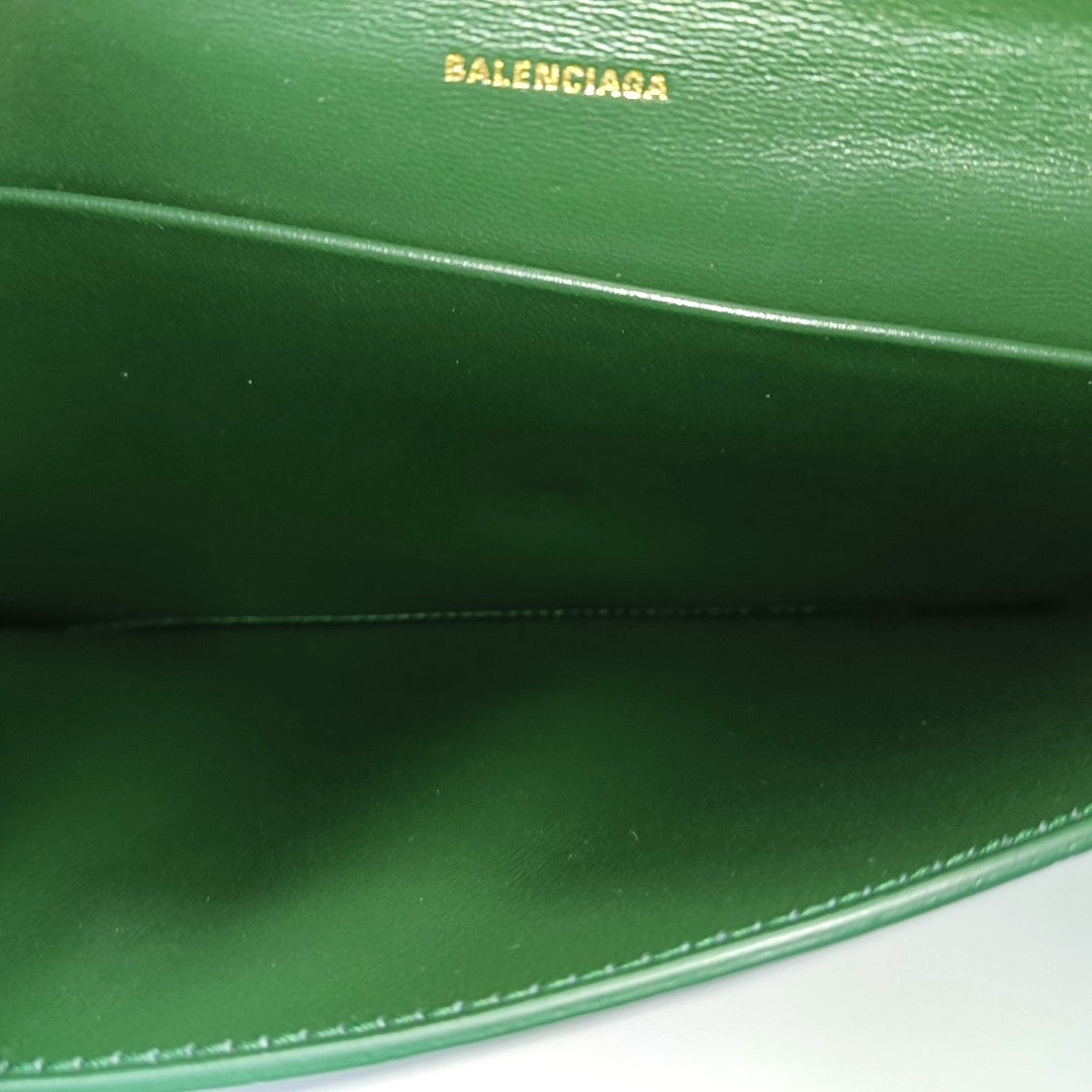 Authenticated pre-owned  Hourglass Calfskin Green - Clutch at Looply