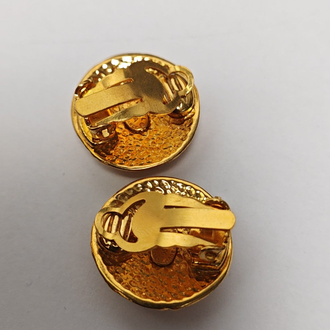 Pendientes de clip de metal dorado