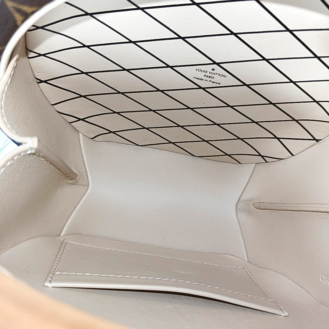 BOITE CHAPEAU PM Monogram Coated Canvas Brown