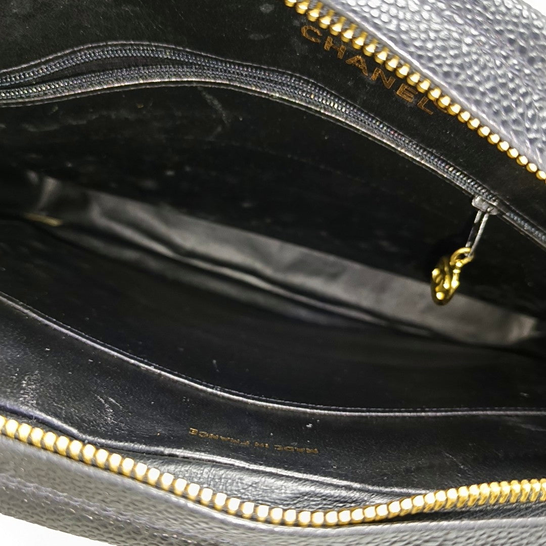 VINTAGE FRONT POCKET CAMERA BAG Quilted Grained Calfskin Black