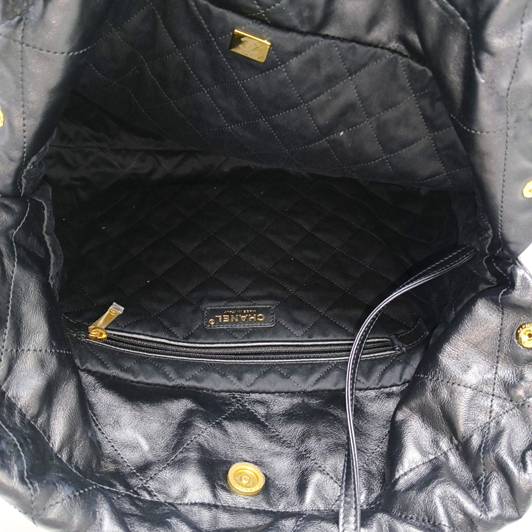 CHANEL 22 Medium Quilted Calfskin Black